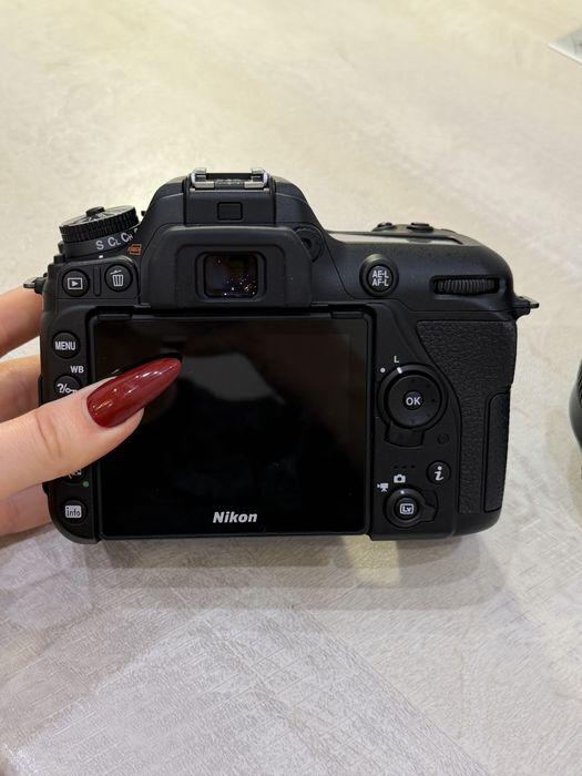 Nikon d7500 почти новый