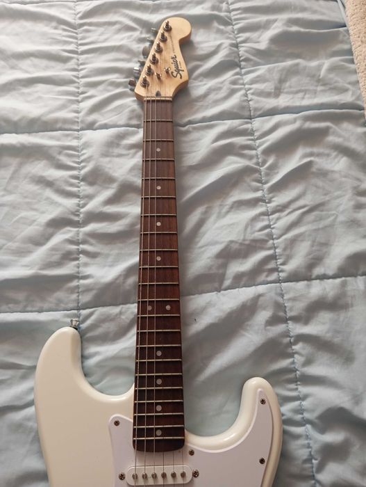 Guitarra Elétrica Squier Stratocaster Branca – Em Bom Estado