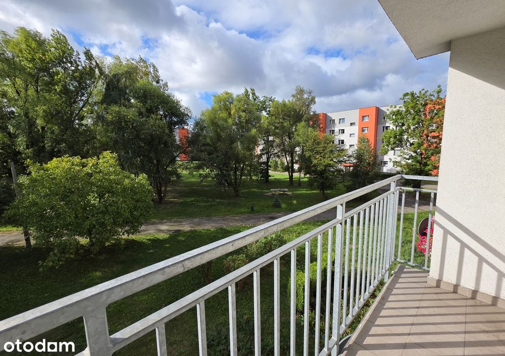 | Niskie piętro | Balkon | Ustawne duże pokoje |