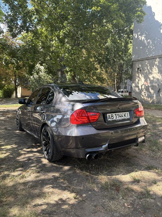 Продам BMW e90 2011