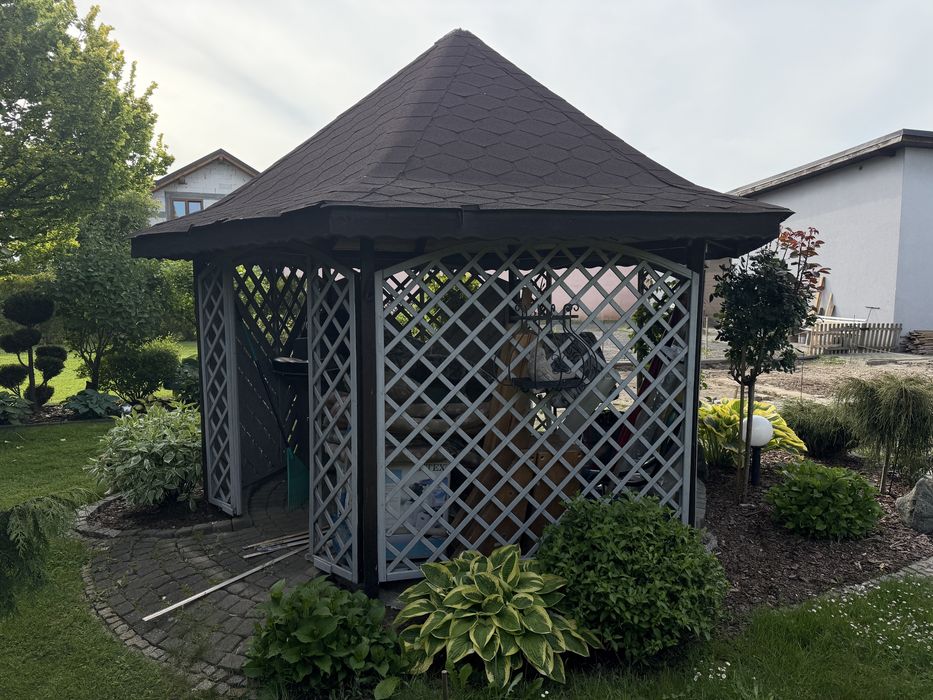 Piękna pergola sześciokątnao ogrodowa z drewna