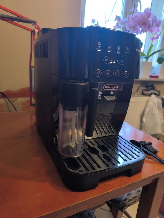 De'Longhi magnifica start nowy