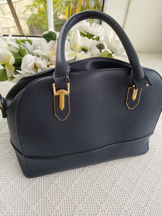 Mala azul e dourada, elegante!