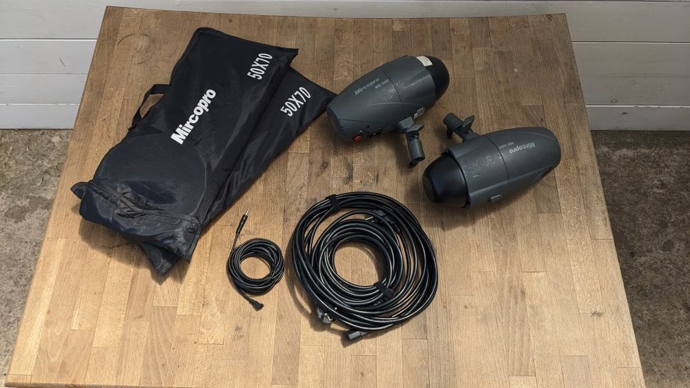 Продам 2 моноблоки Mircopro mq300s і 2 софтбокси спалахи вспишки