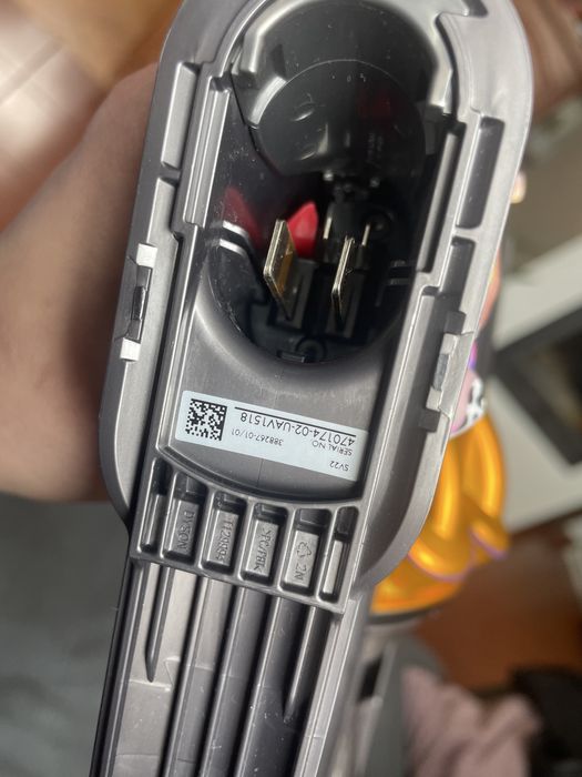 Dyson v8 absolute sv22 korpus + silnik + cyklon  nowy sprawny