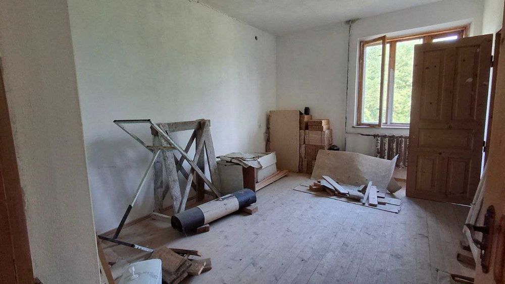 Продаж будинку в центрі Надвірної, 286м2, 16,6 соток, комунікації, асфальт, будинки