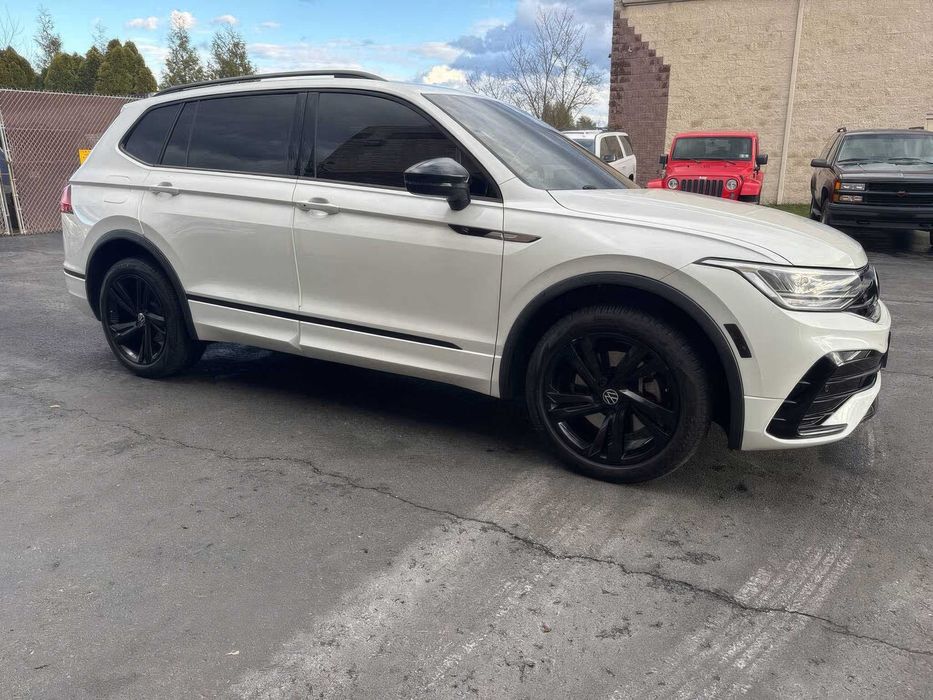 Volkswagen Tiguan SEL R-Line 4Motion      2024