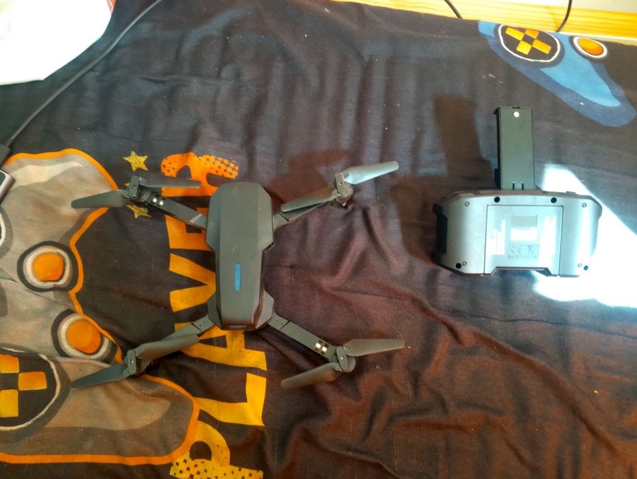 Dron E88 Odbiór osobisty jedynie (opis)