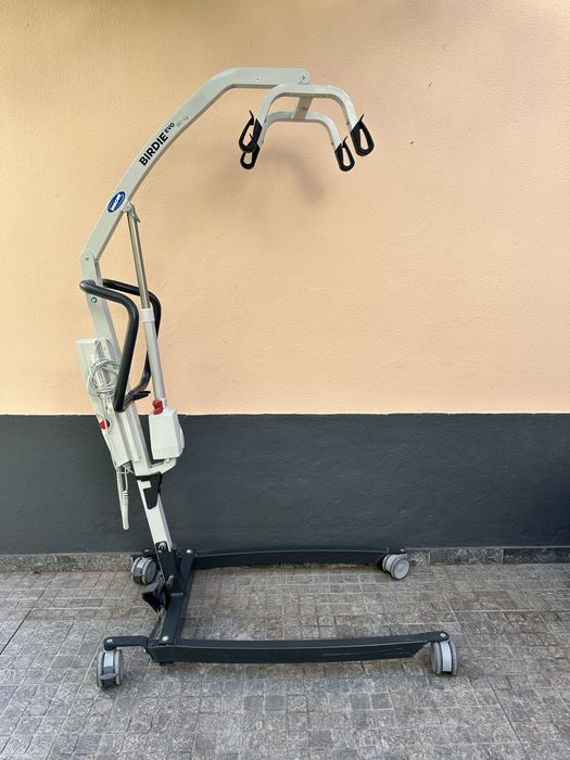 Elevador elétrico com cesta