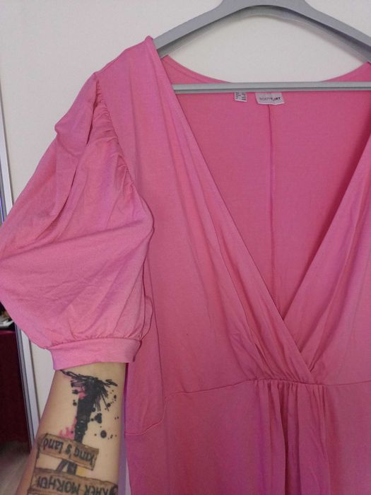 sukienka z głębokim dekoltem 44/46, 48/50