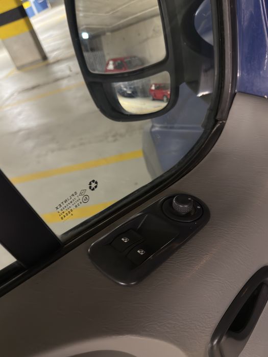 Opel. VIVARO 2.0 D // 6 передч / 2010 Р