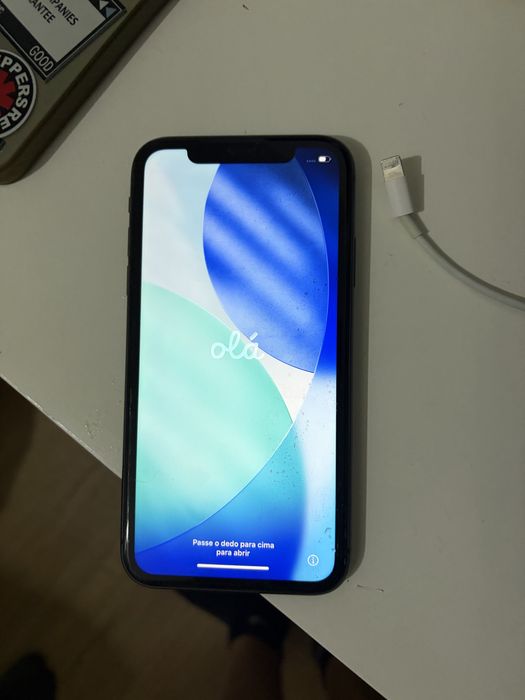 Iphone 11 64Gb c/capas + fio