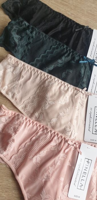 4×Damskie majtki stringi M