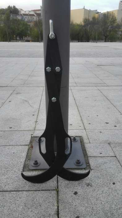 Pinça para rolos de madeira.