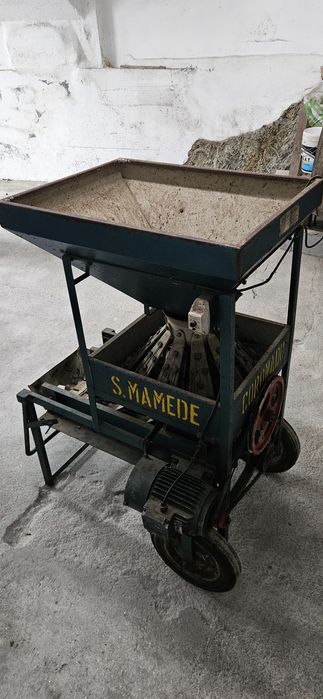 Máquina de descascar amêndoas