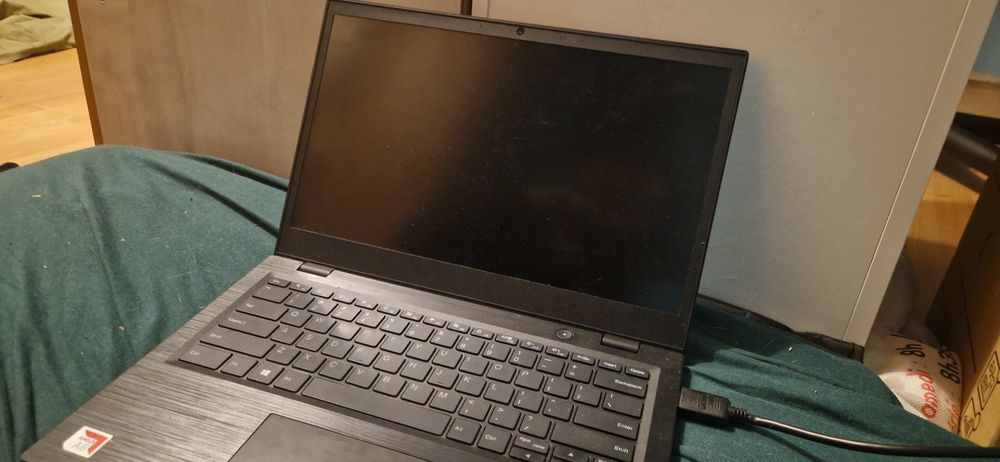 Laptop lenovo czarny