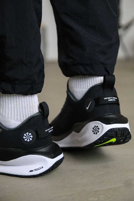 Мужские кроссовки Nike Infinity Run 4 Gore-Tex Black/White. 40-45