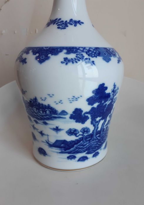 Belíssima Garrafa em Porcelana "Cantão"