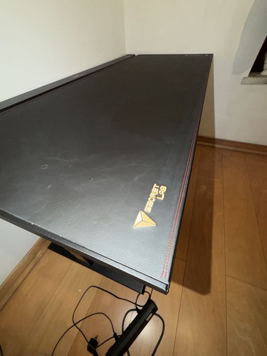 Secretaria Secretlab Magnus Pro + acessórios (gestão cabos magnética) – setup premium