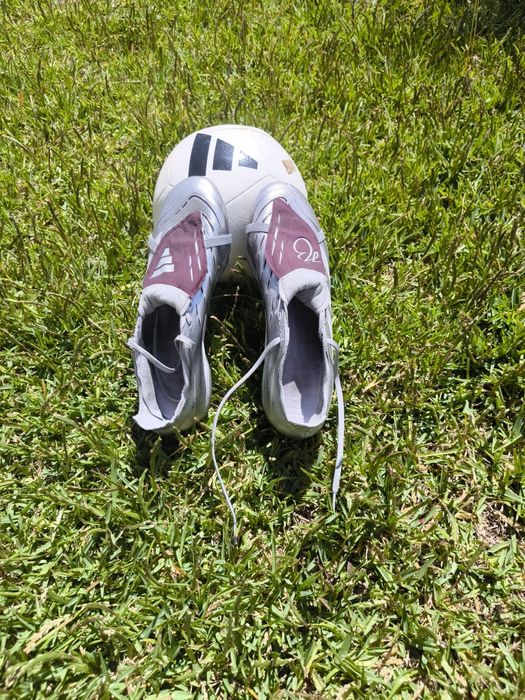 Chuteiras adidas Predator e Nike