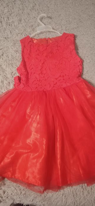 Червона сукня для дівчаток