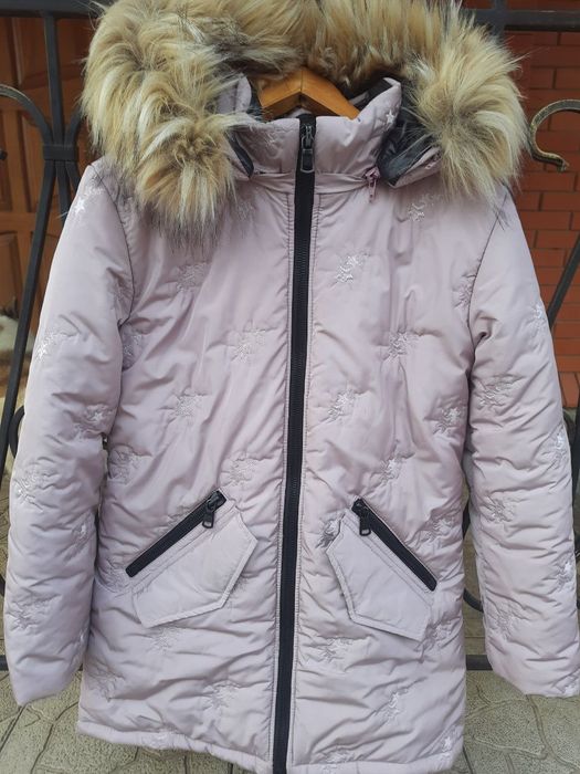Зимова якісна куртка на дівчинку 8-9 років