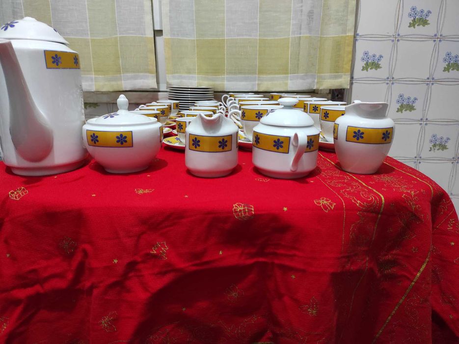 Serviço de loiça porce oeste de jantar e chá/café meno 3 eur cada peça