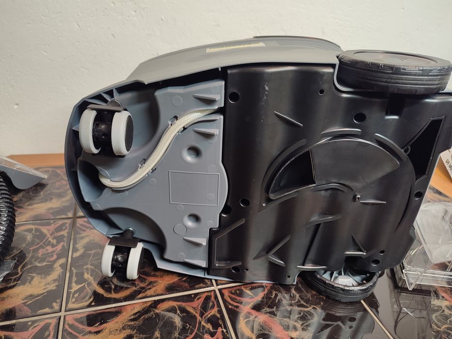 Karcher Puzzi 8/1 професійний миючий пилосос Керхер