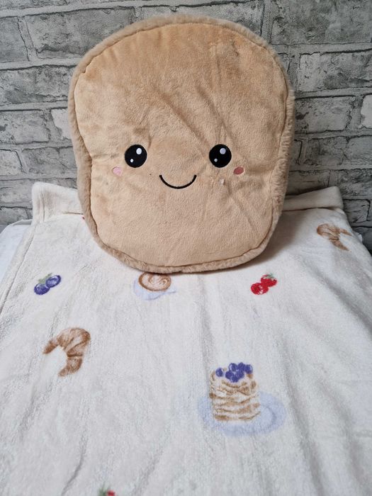 Miękki koc z artystycznym wzorem jedzenia + poduszka tost z wesołą buźką