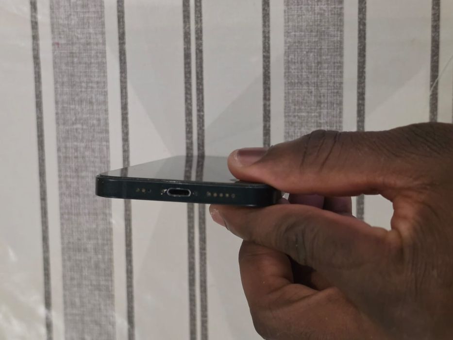 iPhone 13 – 256 GB | Bom Estado | Caixa + Cabo