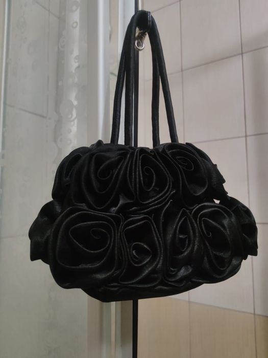 torba torebka wieczorowa mała w róże czarny wzór fałdowania sport retr