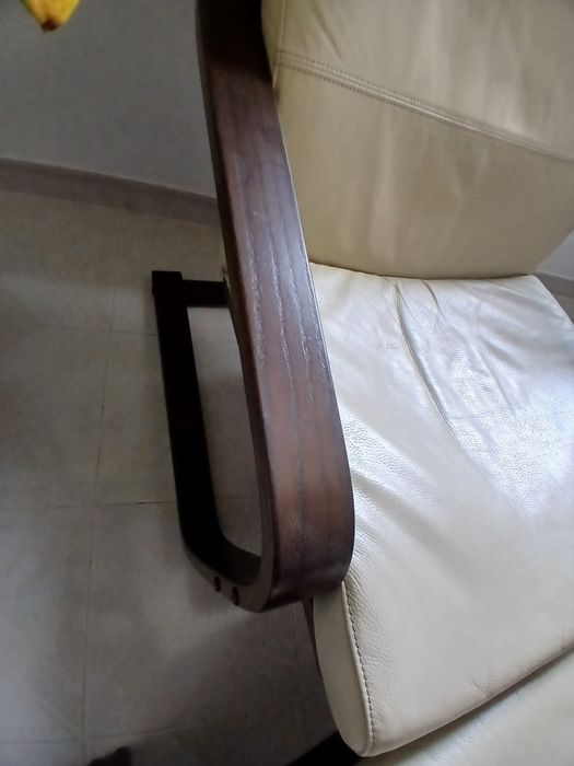 Cadeira com pousa pés do IKEA