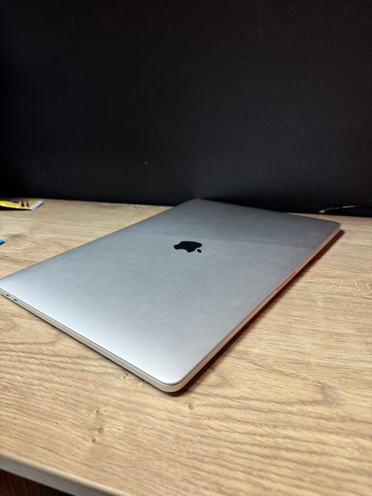 Матриця Macbook Pro 16 Silver A1990