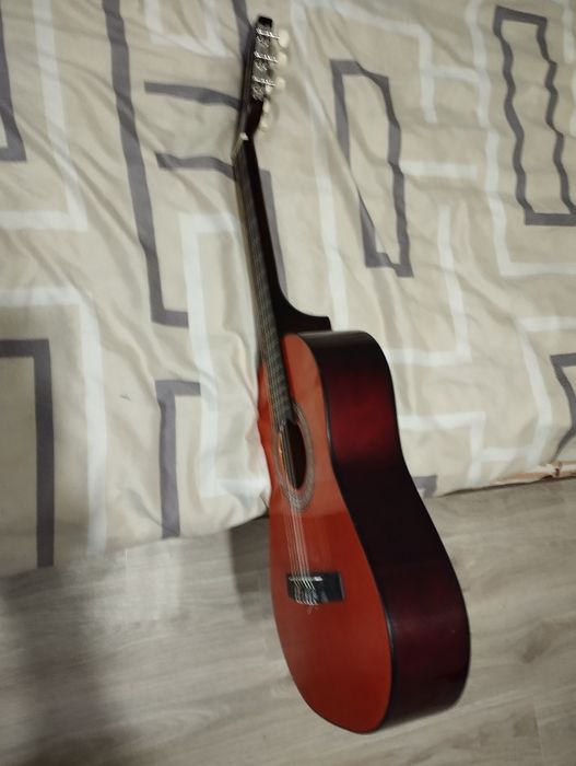 Гітара Figure 1/2