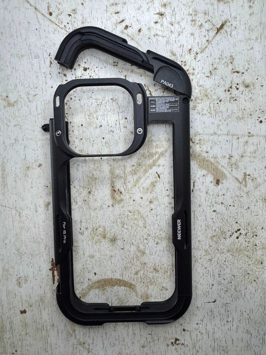 NEEWER Quick Release Cage Video Rig IPHONE 15 PRO