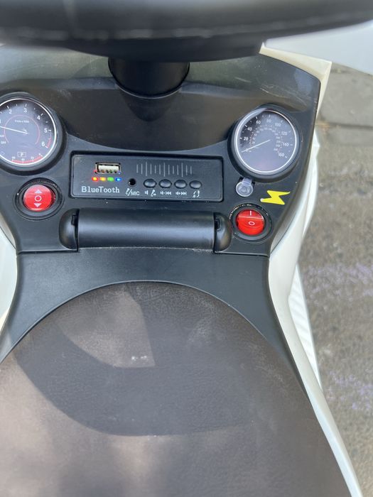 Машинка-каталка-толокар с родительской ручкой 3В1