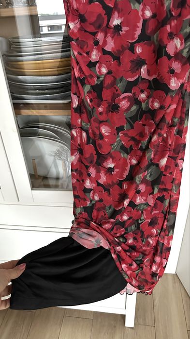 Sukienka maxi H&M z tiulu w czerwone kwiaty