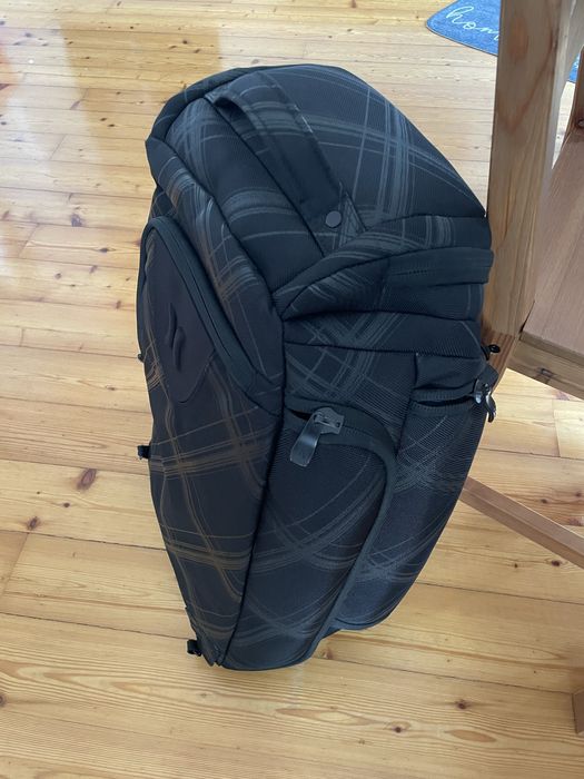 Mochila Hurley como nova!!!