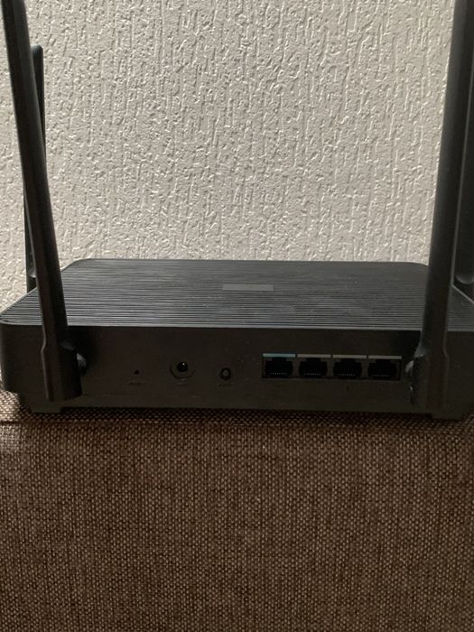 Продам Wi-Fi poyep Xiaomi  AX3200