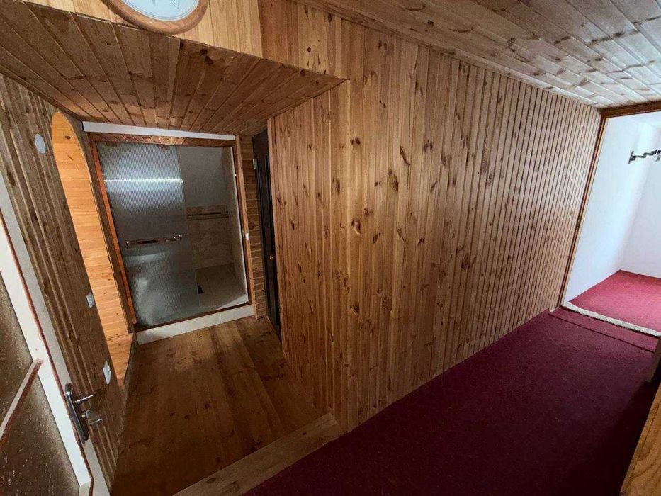 Шикарний будинок з терасою ,  яких мало, вкладено багато коштів !