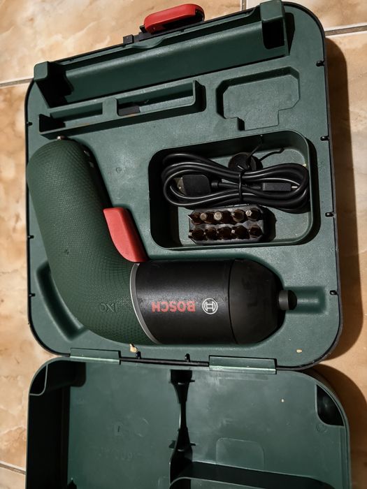 Акумуляторна викрутка Bosch IXO набір + сумка