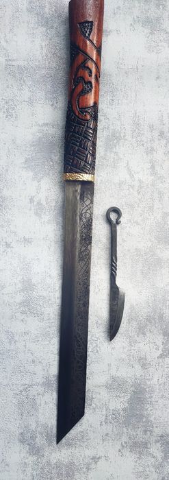 Zestaw dwóch noży z pochewkami