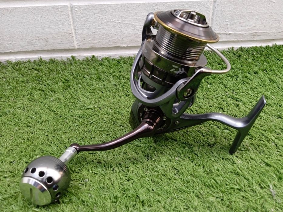 Carreto DAIWA Luvias 3012H (Bóia, Spinning)