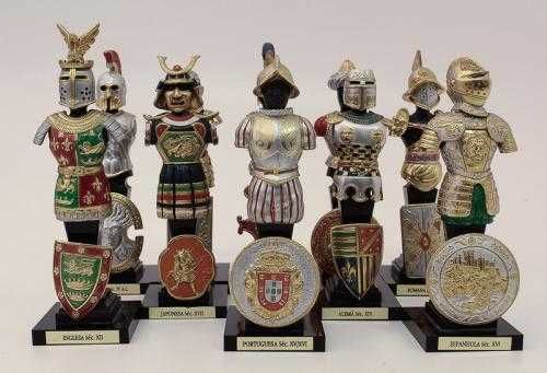 COLEÇÃO DE ARMADURAS E ESCUDOS