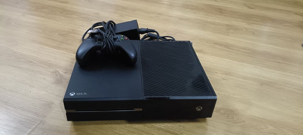 XBox One + 6 Jogos + Comando original