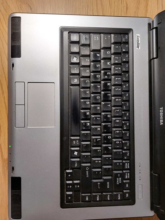 Portátil Toshiba L40-18L