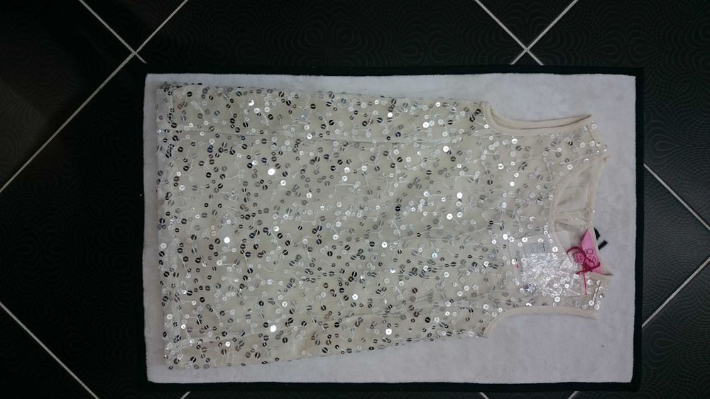 Nowa beżowa sukienka dziecięca cekinowa srebrna balowa na wesele 104