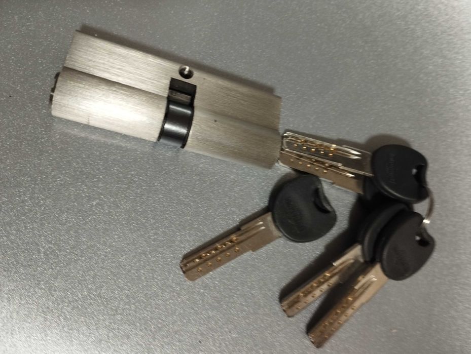 Дешево продам серцевину до замка