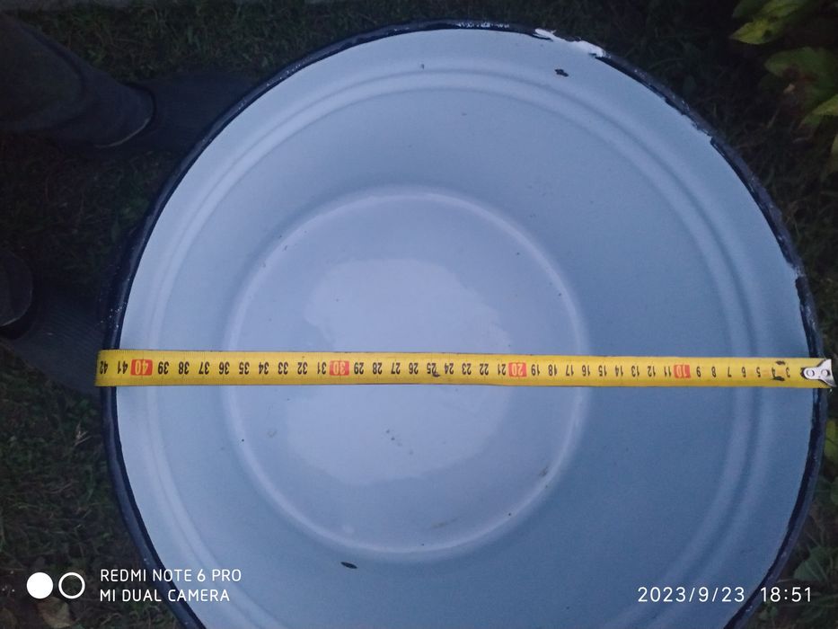 Продам большую эмалированную кастрюлю.