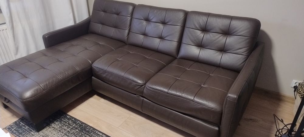 Skórzana sofa z funkcją spania  kompaktowa